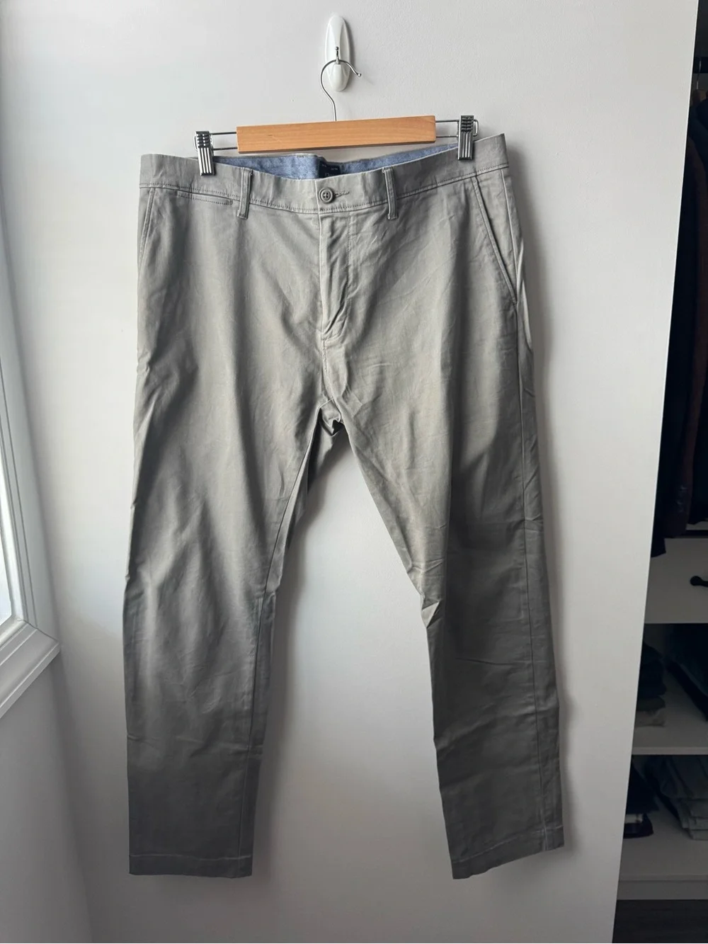 J. Crew Men's Light Gray Chino Pants